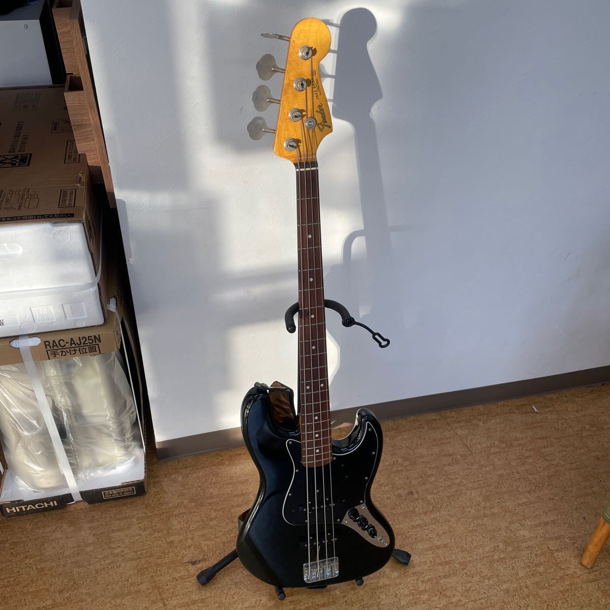 UTT132 Fender/フェンダー Jazz Bass 【contour body】 P056003 ケース付き_画像1