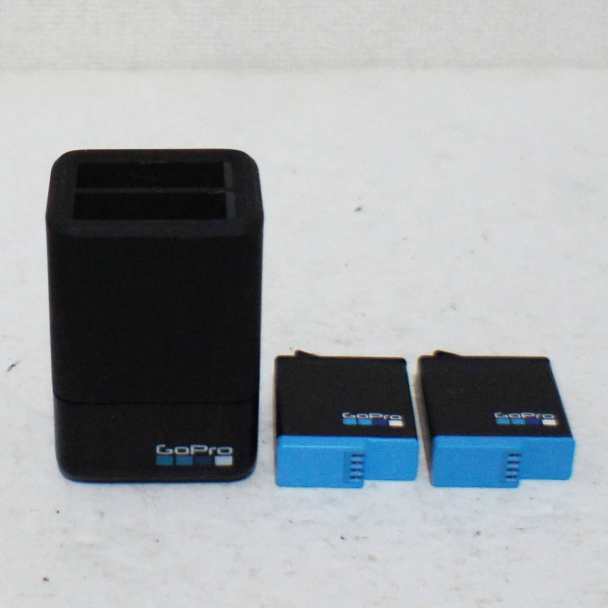 【送料無料】GoPro 純正 充電器「AADBD-001」+バッテリー×2 2個同時充電 動作確認済み セット まとめて ②_画像1