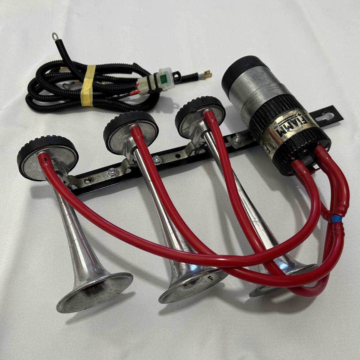 当時物 FIAMM 3連ラッパ 金属ラッパ パラリラ ミュージック 当時物 FIAMM 3連ラッパ 金属ラッパ パラリラ ミュージック
