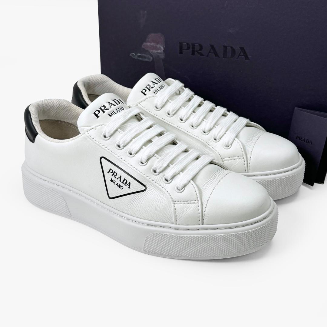 ◎美品◎プラダ PRADA 厚底 スニーカー 三角ロゴ トライアングル 厚底 白 28 9 メンズ モノリス レザー 白 黒 モノトーン バイカラー