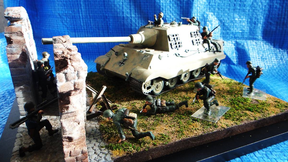 1/35 定形外OK　すべて添付　ドイツタイガー兵9名×アメリカ兵3名　ミリタリー　ジオラマ　完成品 _すべて添付です