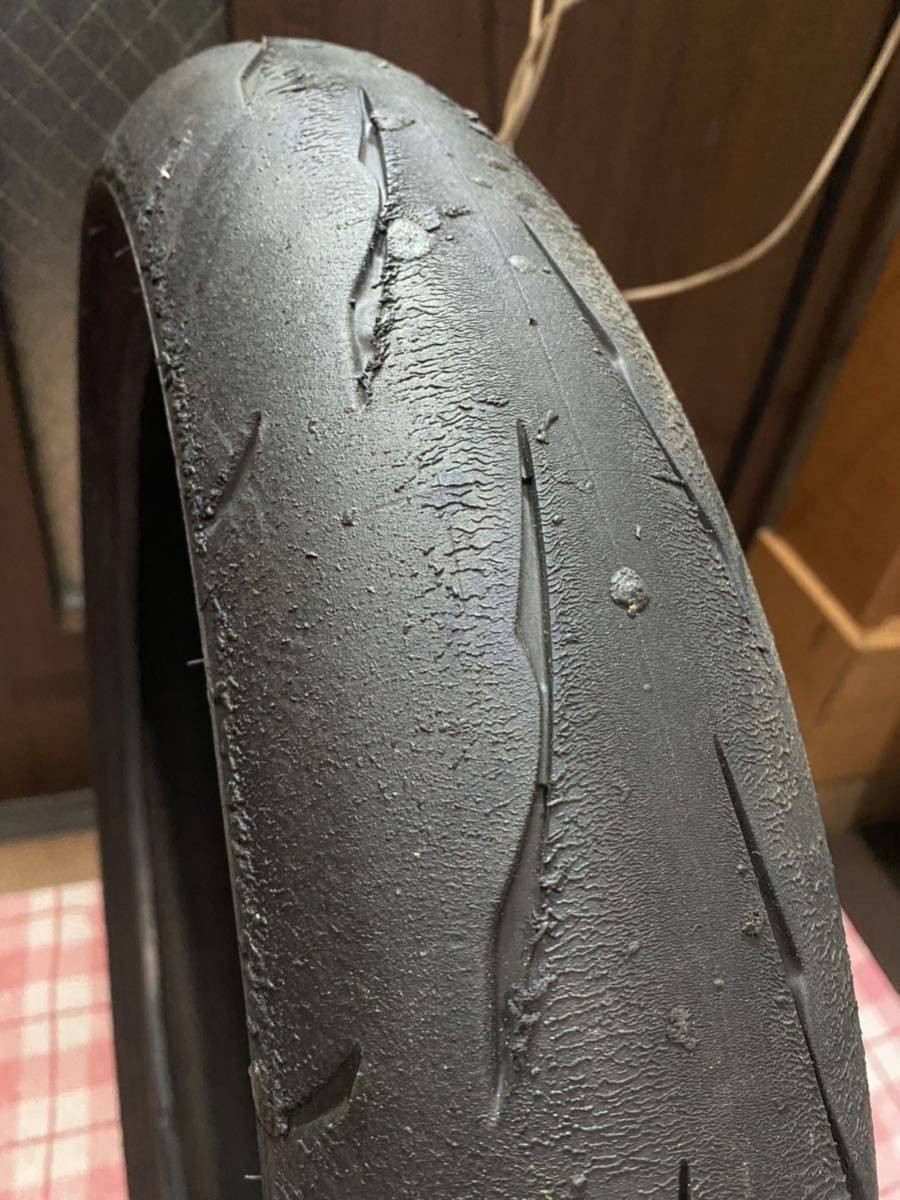 中古MCタイヤ BRIDGESTONE BATTLAX RACING R11 MEDIUM 110/70R17 ブリヂストン バトラックス レーシング 110 70 17 3818 K4531_画像3