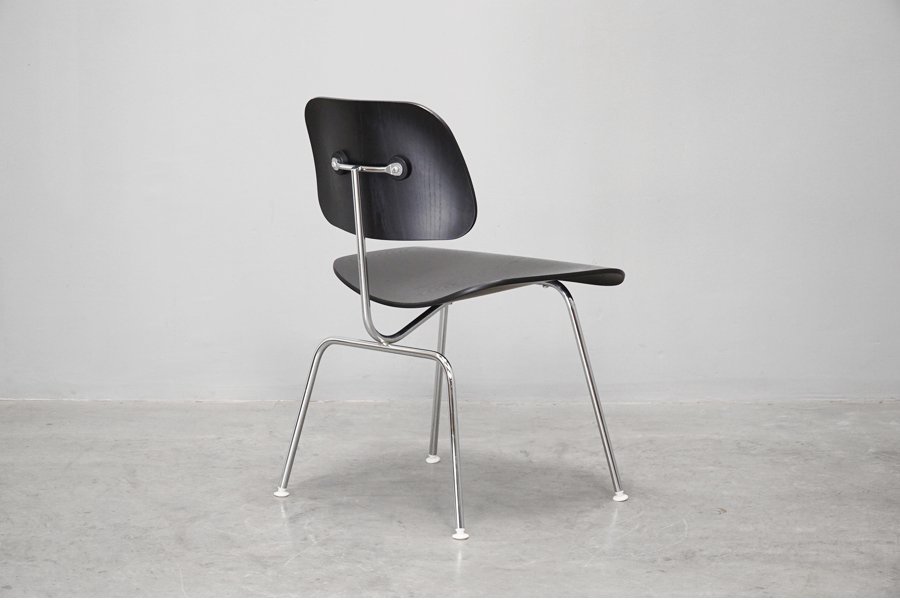 405-1 展示極美品 HermanMiller(ハーマンミラー) イームズ プライウッド ダイニングチェア DCM エボニー ブラック15.9万_画像3