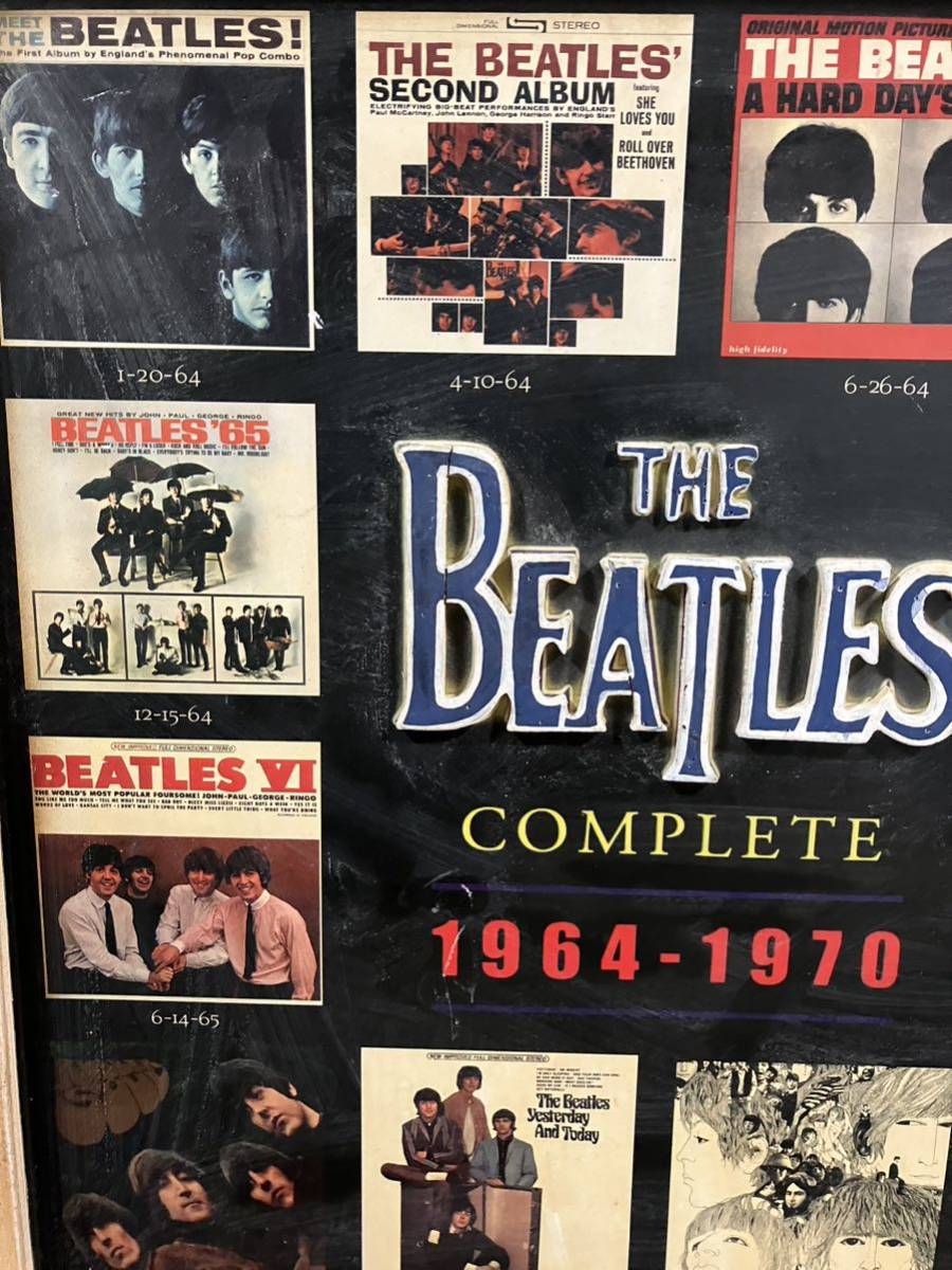 レア 貴重 ザ・ビートルズ レコードCDディスコグラフィー木製壁掛額 45cmx56cmx2.2cm The Beatles Wood Panel ジョン・レノン John Lennonの画像2