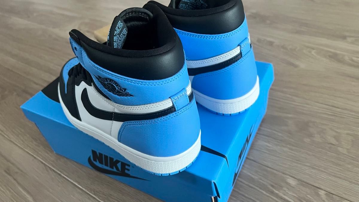 NIKE AIR JORDAN 1 UNIVERSITY BLUE 