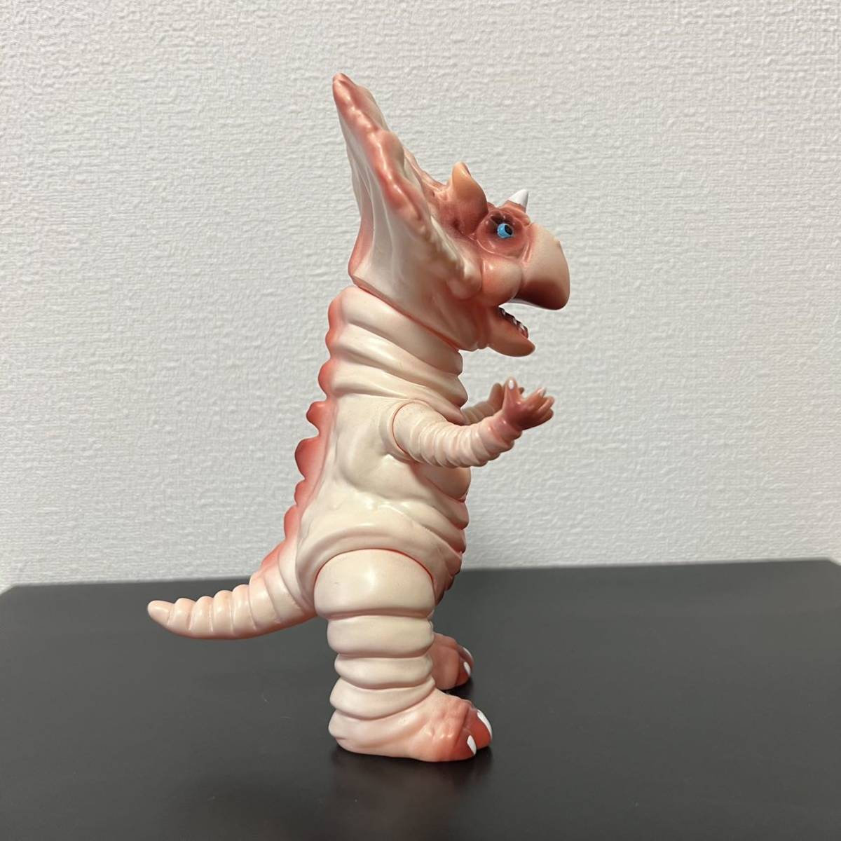 Yahoo!オークション - コジカトイズ モノクロン 白 ソフビ 恐竜 Yahoo!オークション - コジカトイズ モノクロン 白 ソフビ 恐竜