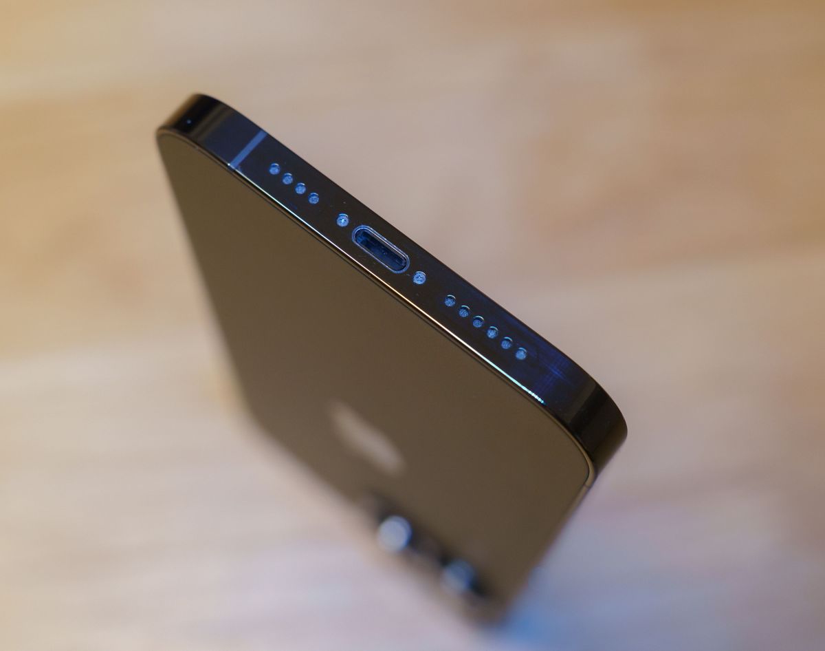 美品 海外版 iphone 13 pro max 256GB グラファイト SIM フリー 美品 海外版 iphone 13 pro max 256GB グラファイト SIM フリー