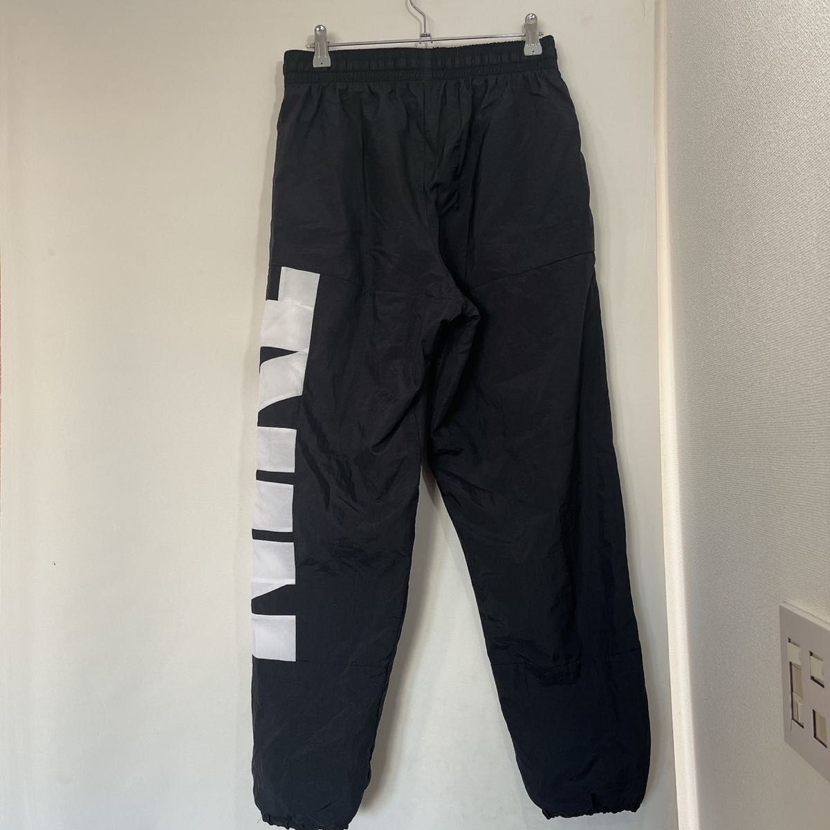 【美品】NIKE ナイロン パンツ WOVEN PANTS ビックロゴ 【美品】NIKE ナイロン パンツ WOVEN PANTS ビックロゴ