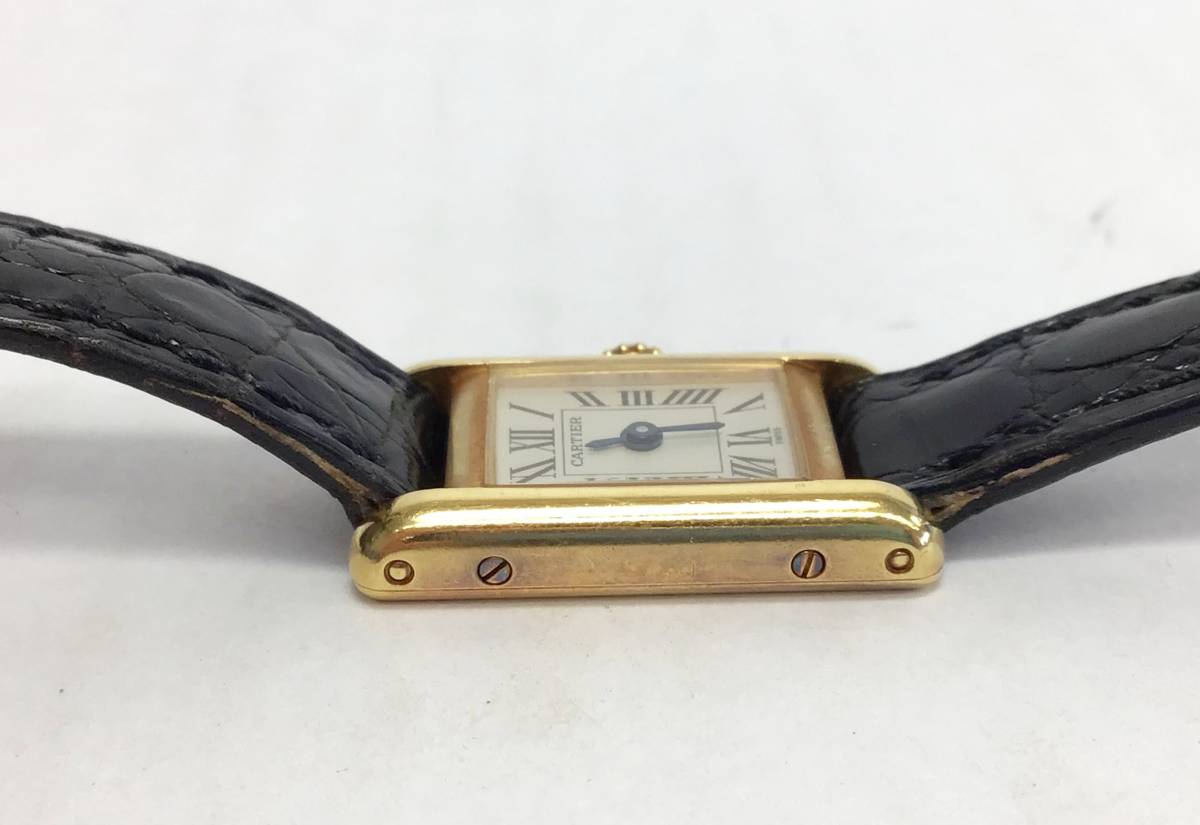 動作品 Cartier 腕時計 ミニタンク 1360 クォーツ 18K 18金 イエローゴールド 白文字盤 2針 黒ベルト レディース カルティエ の画像4