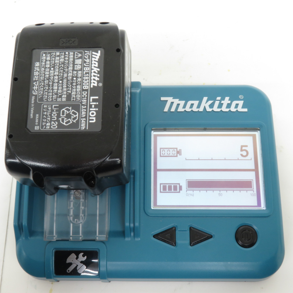 makita マキタ 18V 3.0Ah Li-ionバッテリ 残量表示付 充電回数5回 BL1830B A-60442 中古美品_画像5