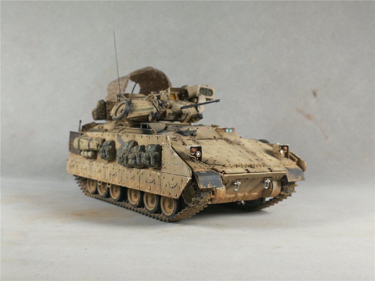 1/35 アメリカ陸軍 ブラットレー 歩兵戦術車 組立塗装済完成品_画像4