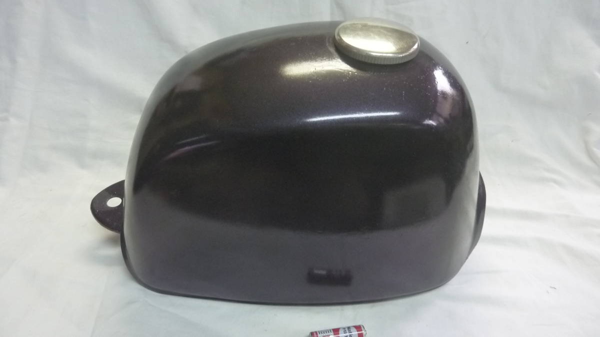 中古品！HONDA純正ゴリラ,６V？燃料タンク.キャップ.コック付,錆少し,レストア等にジャンク扱いで。_単三電池は大きさの参考です、