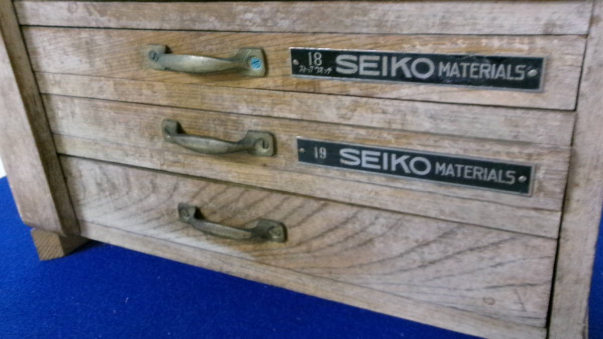 N-296【1-20】◎2 時計店在庫品 道具箱 時計部品 時計パーツ まとめて SEIKO セイコー 木製7段収納ケース 修理・交換・メンテナンス部品_画像4