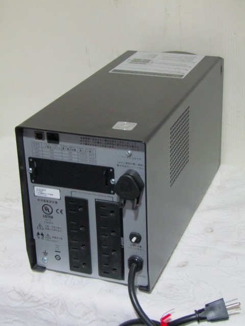 【現状品】○Schneider Electric　APC　無停電電源装置　SMT-1000J　smart-UPS 1000　PC周辺機器　保護　過電流防止　O.01.15._画像2