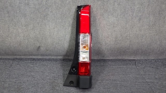 023690 JJ1 Ｎ ＶＡＮ 右テールランプ 220-6228L LED_画像1