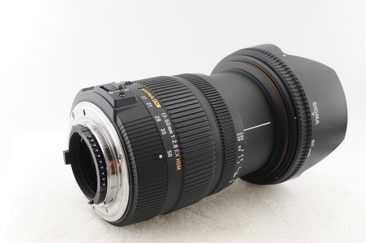 ★新品級★ SIGMA シグマ 17-50mm F2.8 EX DC OS HSM ニコン 元箱 付属品 ★外観・光学共に最高レベルのコンディション! 完動品!_画像4