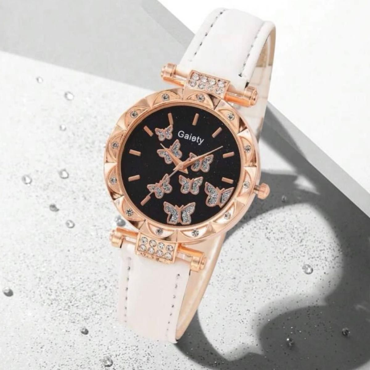 新品　バタフライデザインレディース腕時計　蝶々　大人可愛い　フェミニン　ガーリー　アクセサリー　高見え　きれいめ　ホワイト　上品