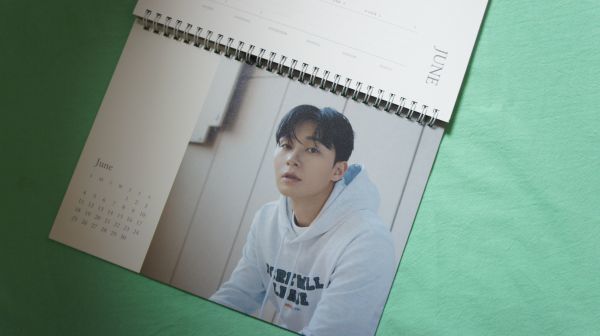 国内発送 パク・ソジュン ★ ZIOZIA 2023年 卓上カレンダー 印字サイン入り 韓国 非売品 カレンダー Park Seo Jun パクソジュン_画像5