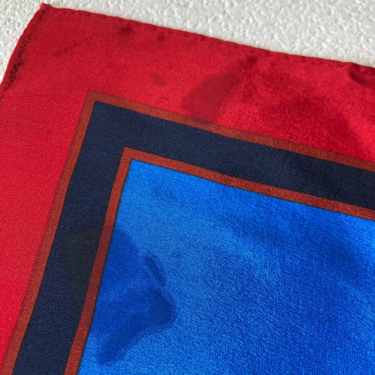 イヴサンローラン　シルクスカーフ　赤　紫　緑　青　約57cm_画像6