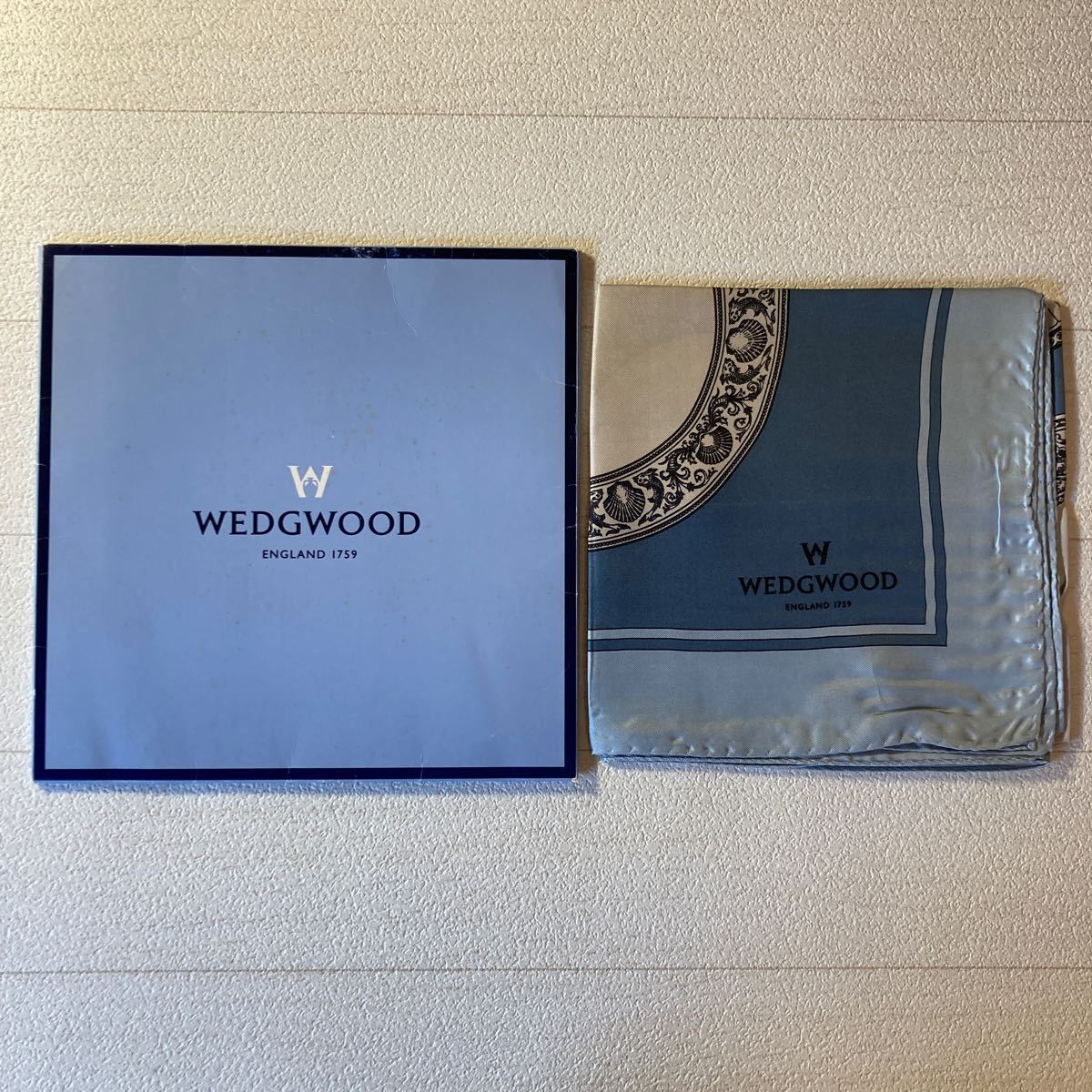 ウェッジウッド　シルクスカーフ　食器柄　青系　サイズ約87×87cm_画像1