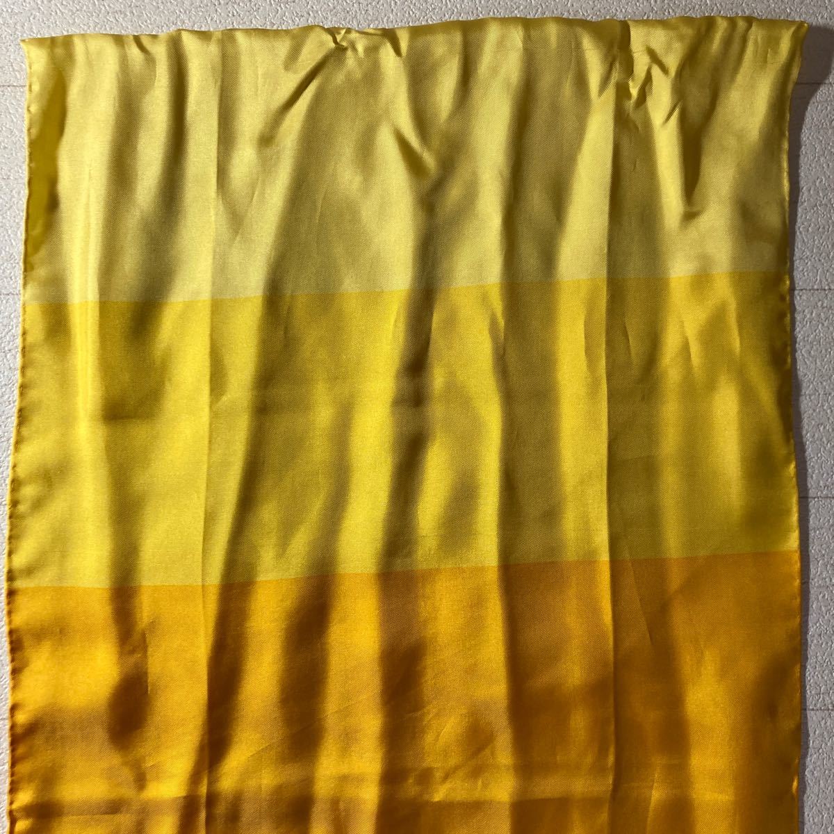 イヴサンローラン　スカーフ　ストール　シルク　グラデーション　紺×黄色系　全長148cm　幅38cm_画像5