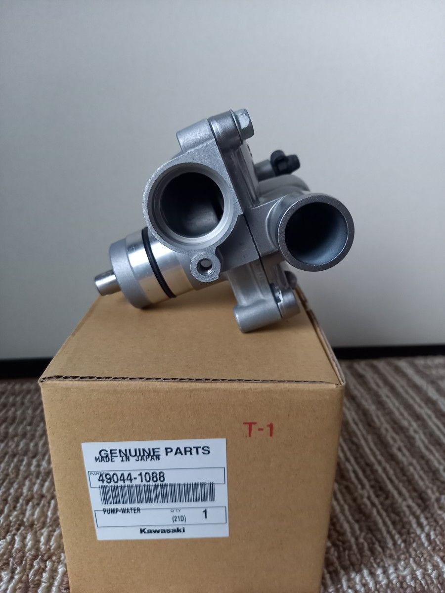 カワサキZZR400Nウォーターポンプ未使用品パーツNo 49044-1088 カワサキZZR400Nウォーターポンプ未使用品パーツNo 49044-1088