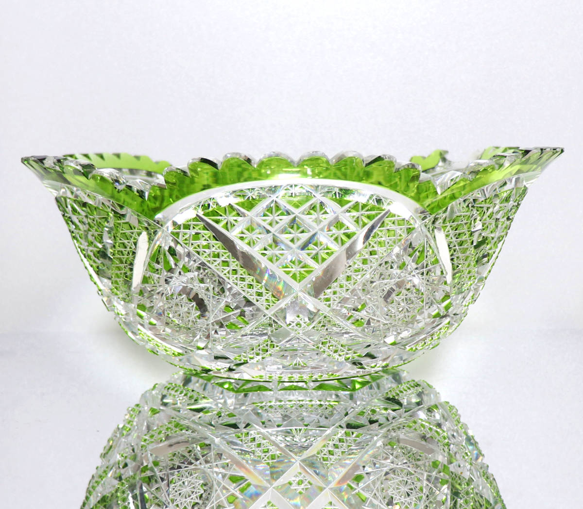 オールド・バカラ (BACCARAT) 1890年 美術館級 大型 黄緑色被せ オールド・バカラ (BACCARAT) 1890年 美術館級 大型 黄緑色被せ