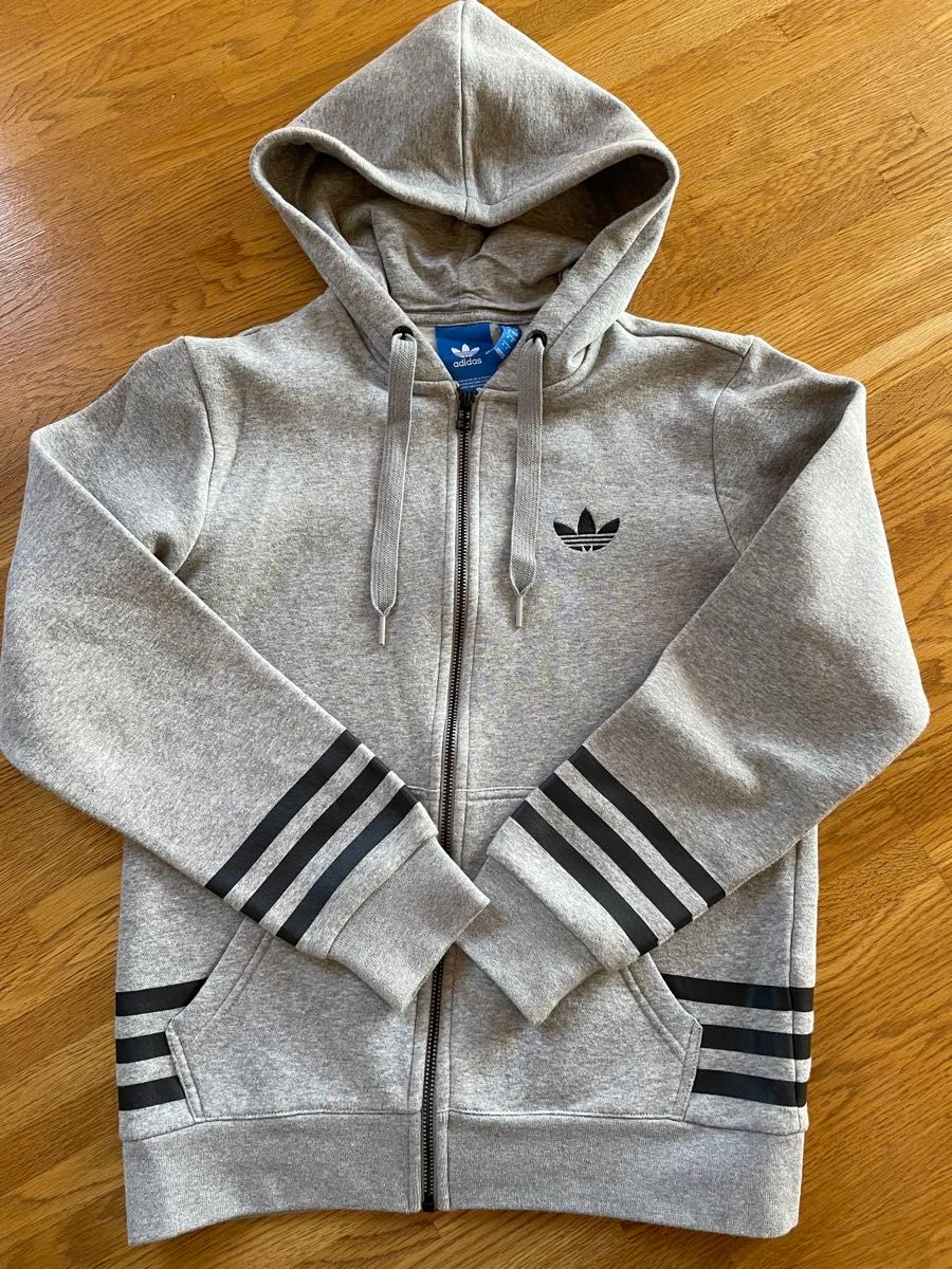 adidas  パーカー