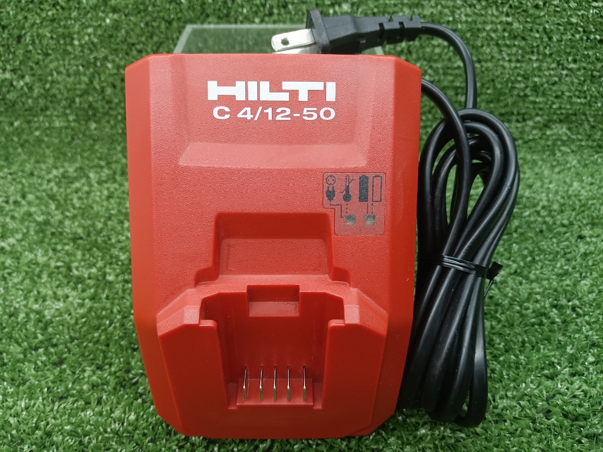 中古 HILTI ヒルティ 12V コンパクト充電器+バッテリーパック 2個セット まとめ売り C4/12-50 B 12-30_画像2