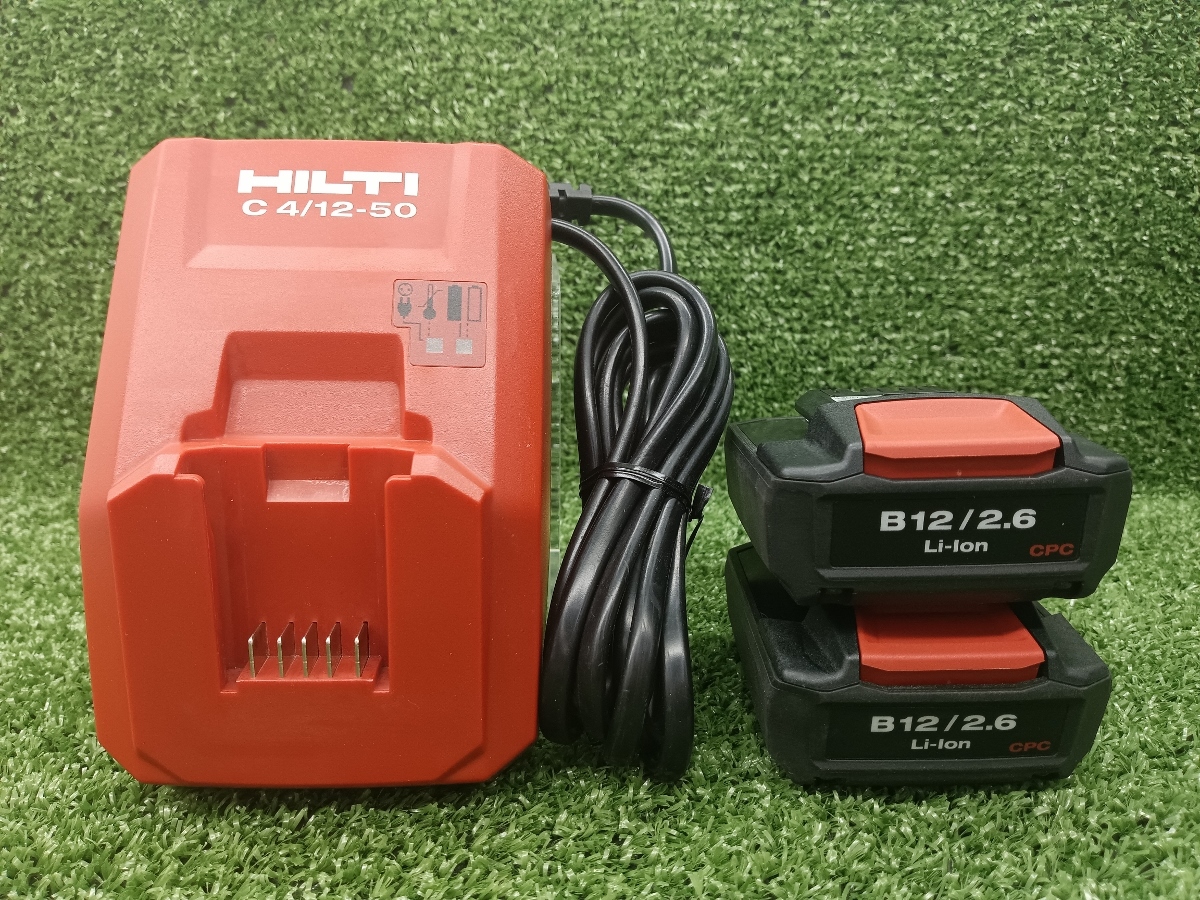 中古 HILTI ヒルティ 12V コンパクト充電器+バッテリーパック 2個セット まとめ売り C4/12-50 B 12-30_画像1