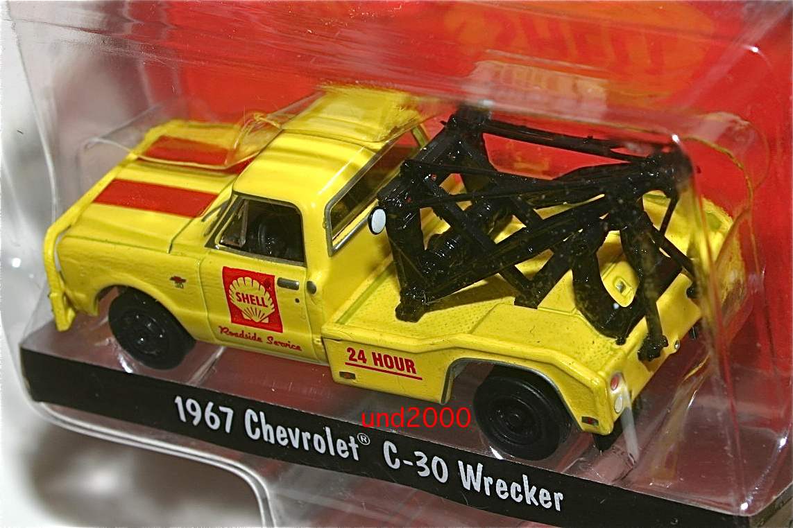 Greenlight 1/64 1967 Chevrolet C-30 Wrecker Shell Roadside Service Chevrolet wrecker traction truck shell oil Oil green light 