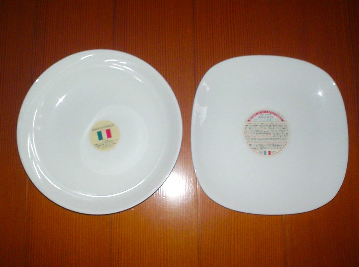 新品　ヤマザキ 春のパン祭り　皿　プレート　形違い　サイズ違い　２枚セット　MEDE IN FRANCE　
