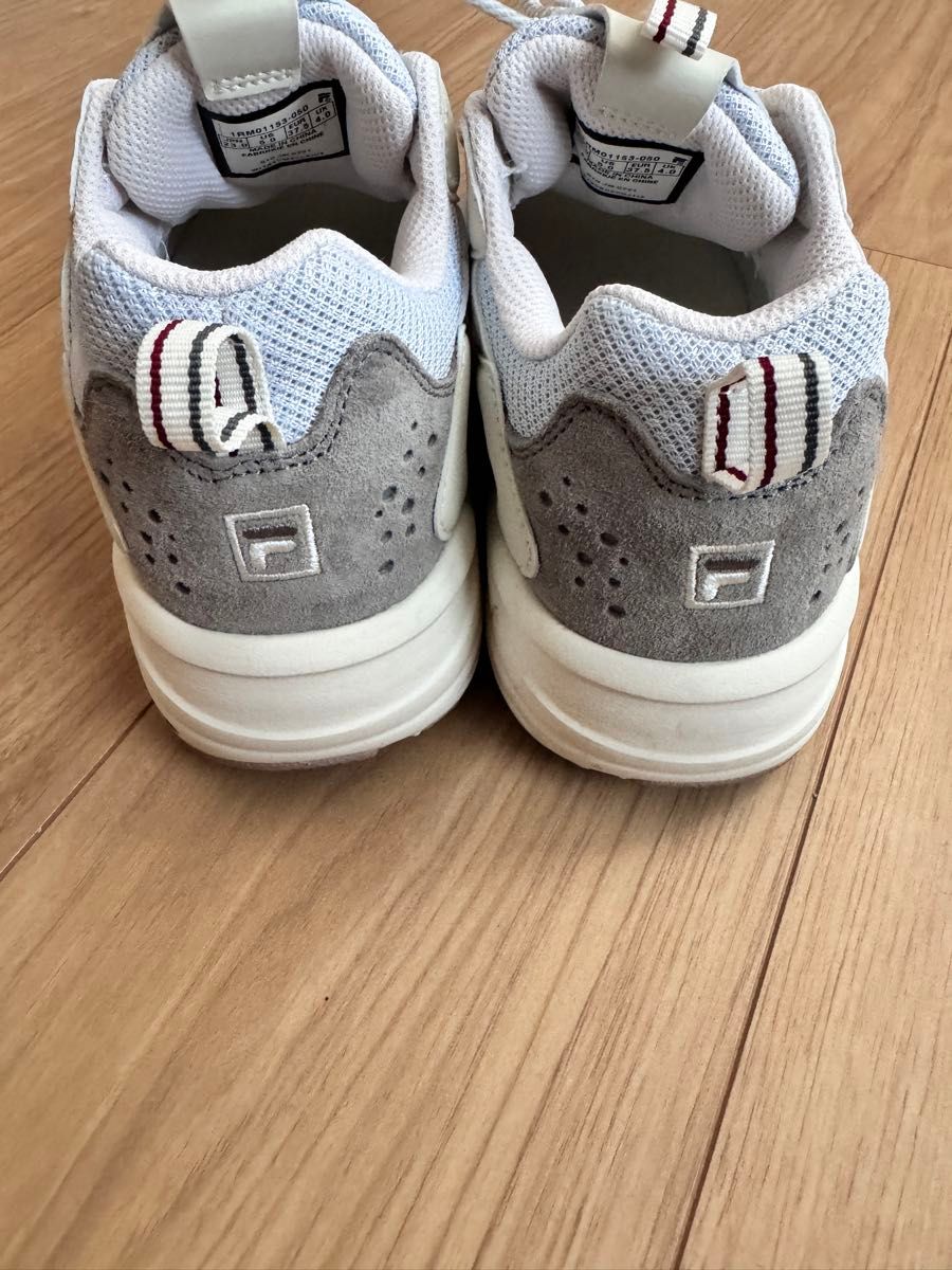 最終価格　美品　Fila フィラ ray tracer grey スニーカー　23cm 