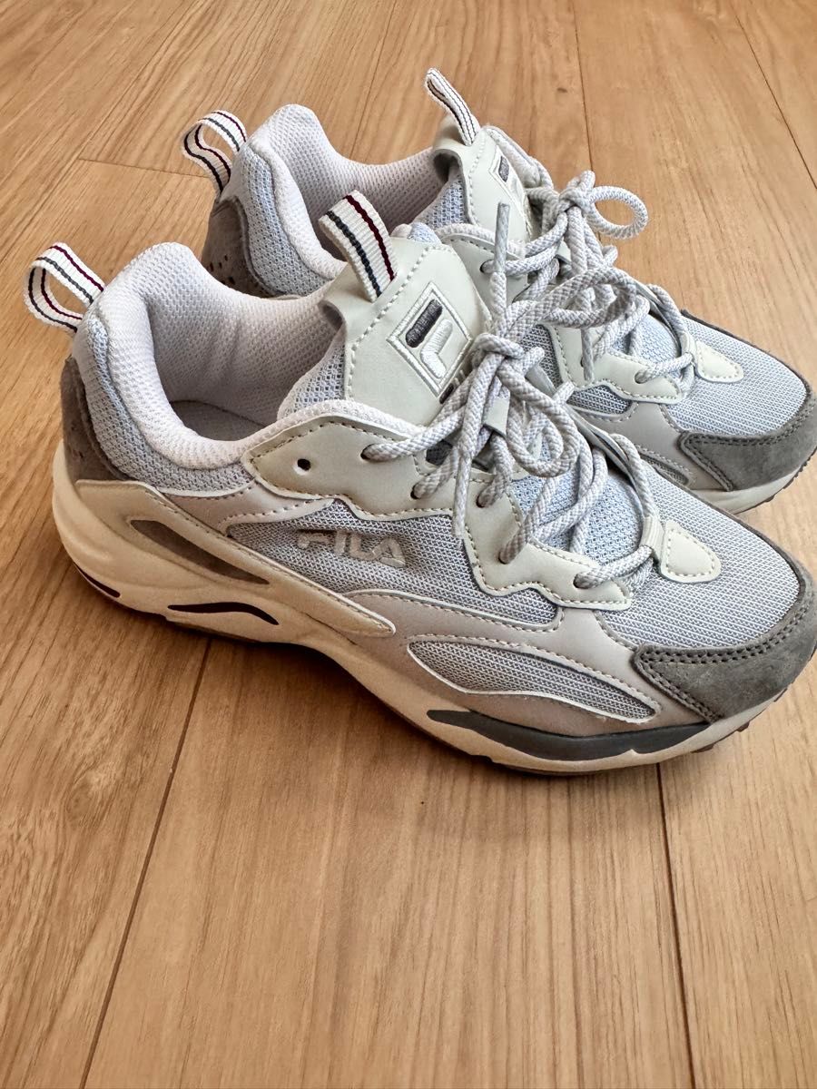 最終価格　美品　Fila フィラ ray tracer grey スニーカー　23cm 