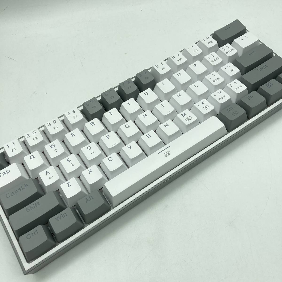 【通電確認済】Redragon ゲーミングキーボード 60％有線キーボード メカニカルキーボード 61キー リニア赤軸 K617 /Y14321-0３_画像2