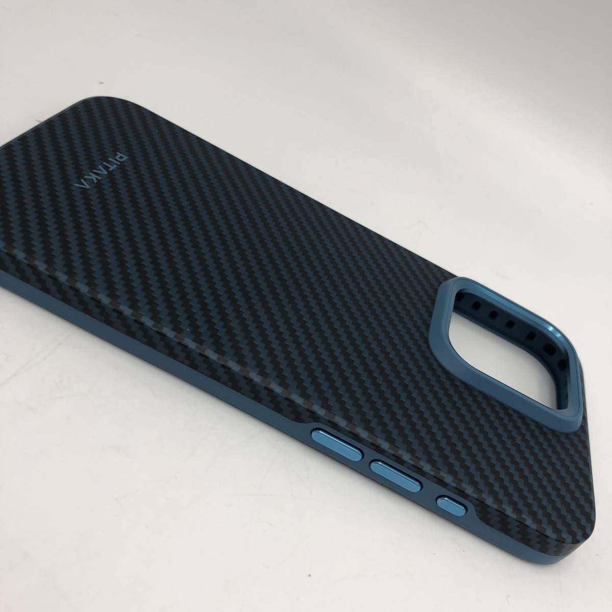 PITAKA iPhone 15 Pro Max用 ケース MagEZ Case Pro 4 1500Dアラミド繊維(1500D 黒/ブルーツイル柄)/Y14703-T2_画像4