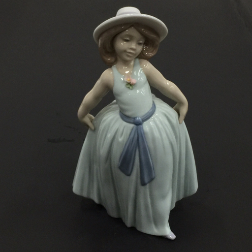 リヤドロ 可愛いロシータ 少女 帽子 ワンピース フィギュリン オブジェ 高さ18㎝ 置物 陶器 インテリア小物 LLADRO_画像1
