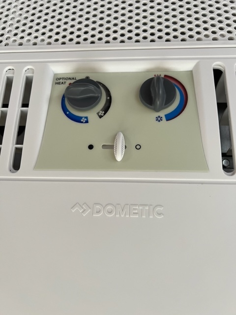 [ private person * new old goods ] camper * camping trailer roof air conditioner DOMETIC EVOLUTION