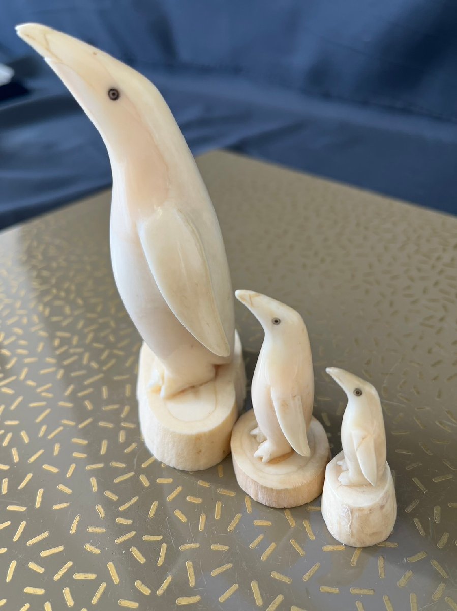 s 抹香鯨牙彫刻 ペンギン3体セット 置物 飾り物 歯 牙 細密細工_画像2