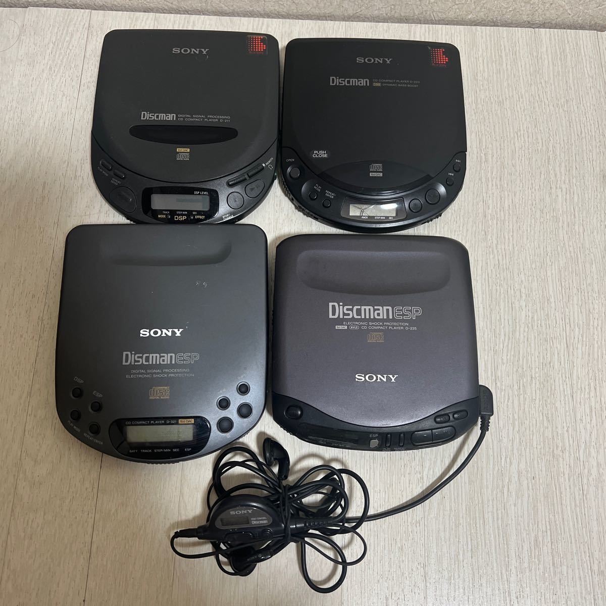 g71 SONY ポータブルCDプレーヤー Discman D-22 中古 本体 g71 SONY ポータブルCDプレーヤー Discman D-22 中古 本体