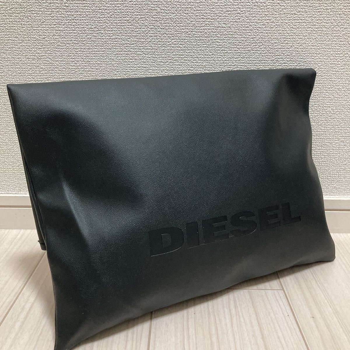 DIESEL ディーゼル メンズ レディース クラッチバッグ セカンドバッグ カバン 黒 ブラック レザー ロゴ ワンポイント アメリカ ブランド