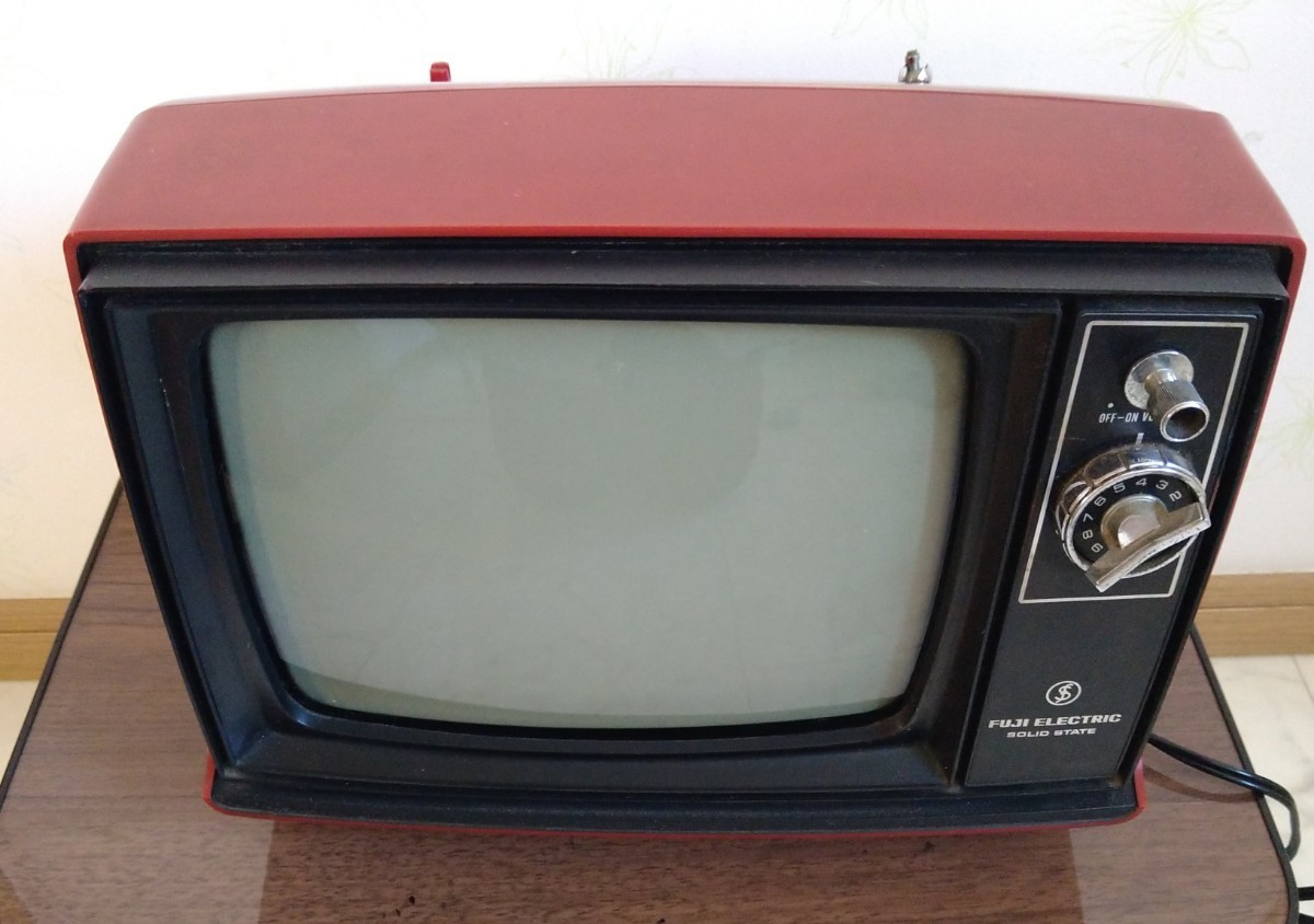 Yahoo!オークション - 昭和レトロ 1974年製造 白黒テレビ 富士 Yahoo!オークション - 昭和レトロ 1974年製造 白黒テレビ 富士