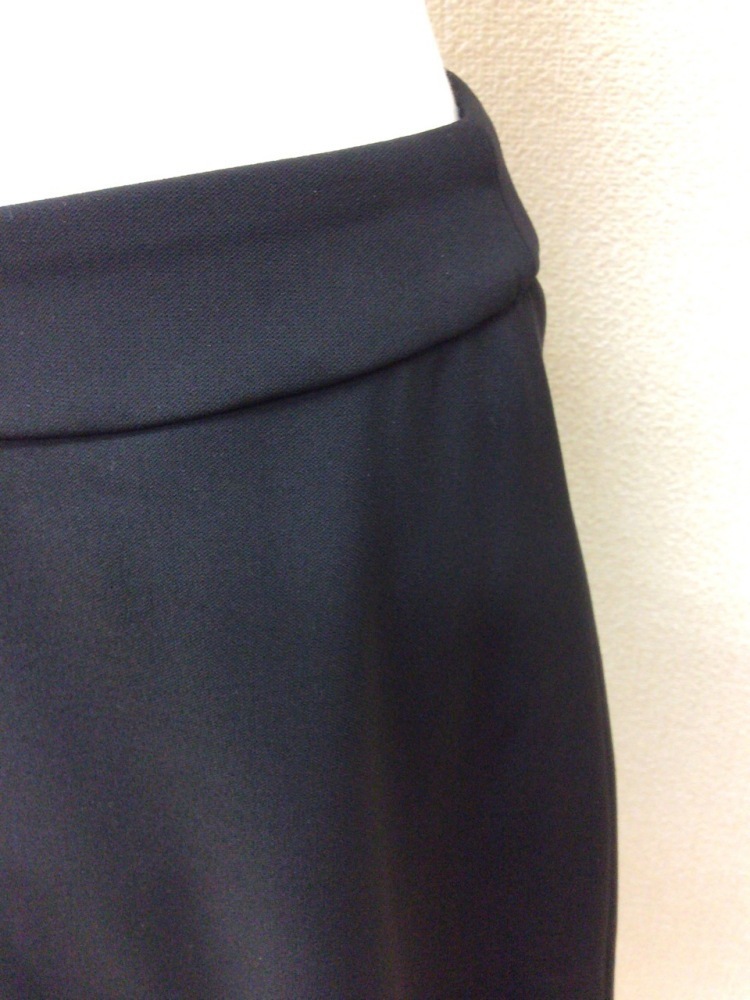 ナチュラルビューティーベーシック 黒の台形スカート サイズM_画像3