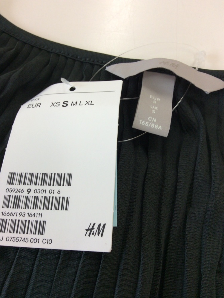 H&M タグ付き！ 深いグリーンの総プリーツワンピース 布ベルト付き サイズS_画像4