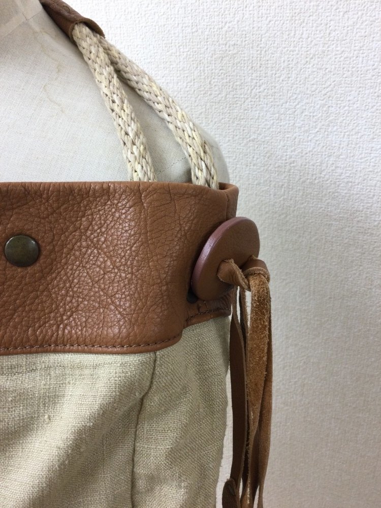 ALCHIMIAaru Kimi a beige cloth . Camel color leather combination bag 