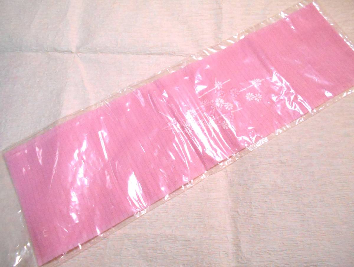 濃いピンク色の絽縮緬に濃いピンクと白も菊の刺繍の半衿／未使用_画像4