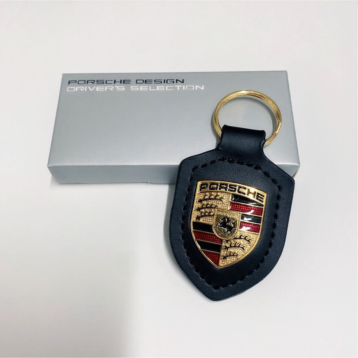 PORSCHE ポルシェ クレスト キーホルダー黒　ブラック_画像1