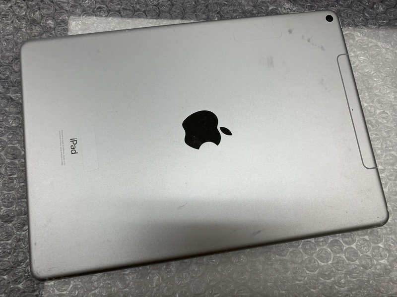 JC035 iPad Air 第3世代 Wi-Fi+Cellular A2123 シルバー 64GB_画像2