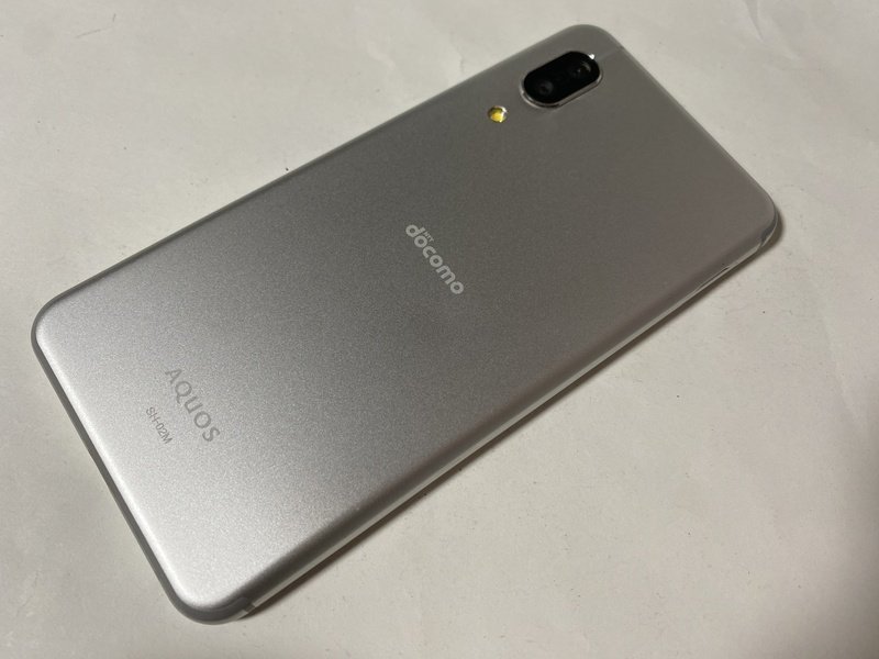 ID949 docomo SH-02M 64GB シルバーホワイト ジャンクの画像2