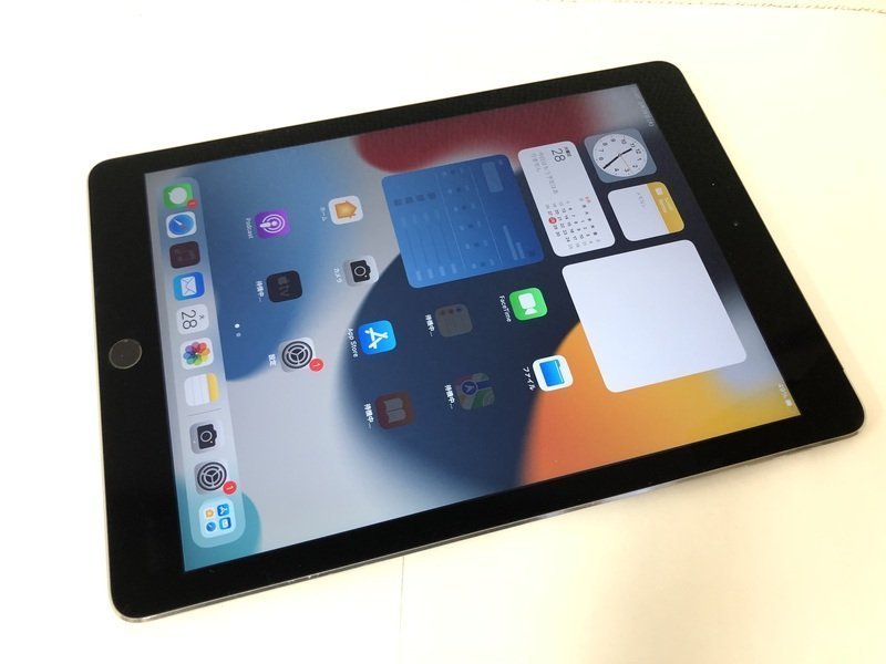 再CK563 docomo iPad Air 第2世代 Wi-Fi+Cellular 16GB スペースグレイ 判定○_画像1